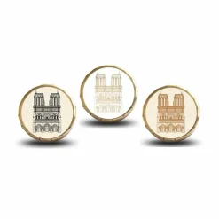 Alimentaire<Boutiques de musées Boîte de bonbons à la menthe forte - Notre-Dame de Paris Dorée sur fond blanc