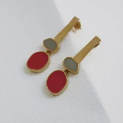Boutiques de musées Boucles d'oreilles dorées Collage rouge - Joidart Outlet