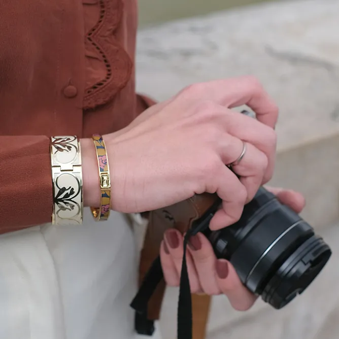 Boutiques de musées Bracelet jonc avec fermoir Roses - Château de Versailles Sale