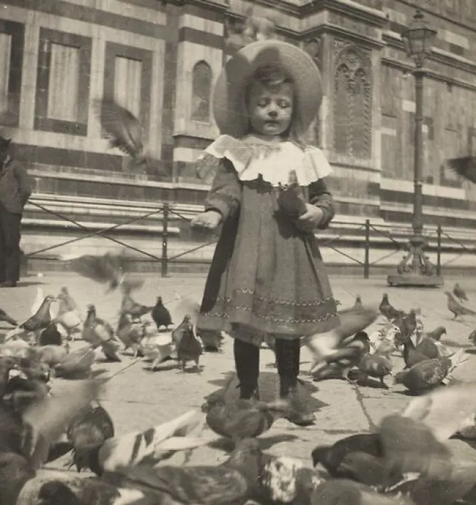 Toiles Sur Châssis|Panneaux Acryliques<Boutiques de musées Devant le Dôme, Bernadette donne du grain aux pigeons (toiles sur châssis)