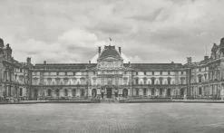 Boutiques de musées Estampe Le Louvre revu par JR, 20 juin 2016 © Pyramide, architecte I.M. Pei, musée du Louvre, Paris, France Sale