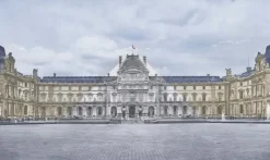 Boutiques de musées Estampe Le Louvre revu par JR, 20 juin 2016 © Pyramide, architecte I.M. Pei, musée du Louvre, Paris, France Sale