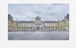 Boutiques de musées Estampe Le Louvre revu par JR, 20 juin 2016 © Pyramide, architecte I.M. Pei, musée du Louvre, Paris, France Sale
