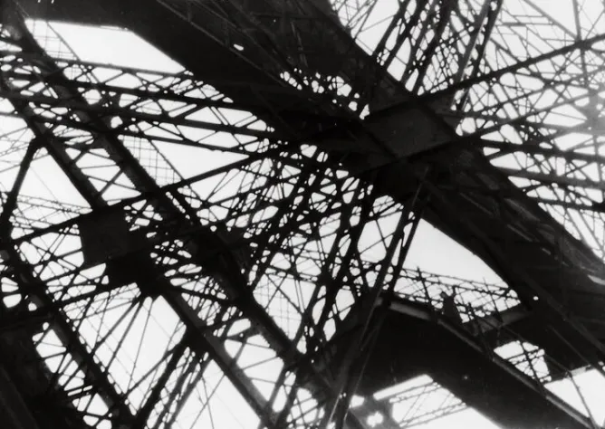 Boutiques de musées La Tour Eiffel; détail (panneaux aluminium) New