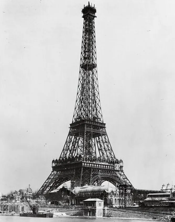 Boutiques de musées La Tour jusqu'au 3e étage et le début du lanternon (panneaux aluminium) Hot