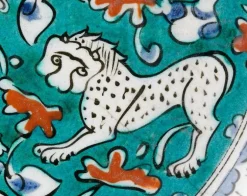 Panneaux Aluminium|Panneaux Acryliques<Boutiques de musées Plat à décor de lion, lièvres et animaux fantastiques sur fond vert II/II (panneaux aluminium)