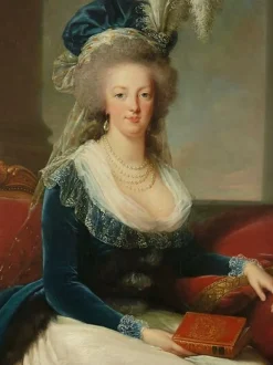 Boutiques de musées Reine Marie-Antoinette assise, en manteau bleu et robe blanche, tenant un livre à la main (panneaux acryliques) Online