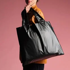 Boutiques de musées Sac noir métallique avec pochette zippée 50x42cm Best
