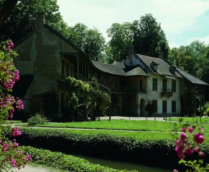 Boutiques de musées Vue extérieure du petit Trianon : la maison de la Reine et le billard (panneaux aluminium) Best